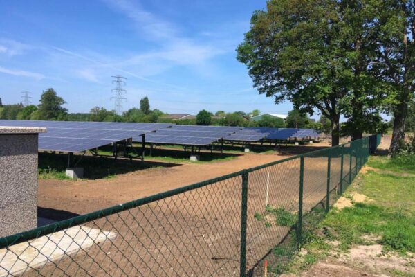 Zonnepark Brinkenweg wekt stroom op en levert direct aan de Ecofactorij
